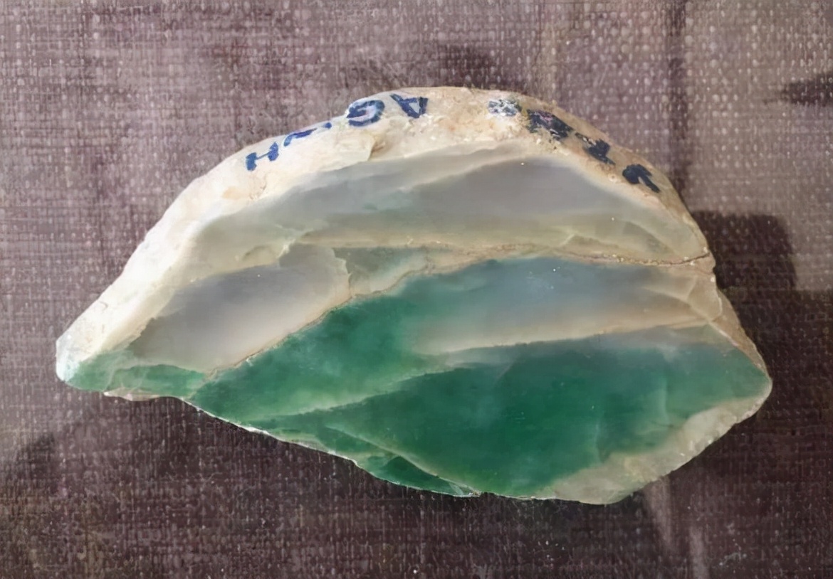 翡翠|十宝九有裂，但翡翠原石中这些“绺裂”不能碰