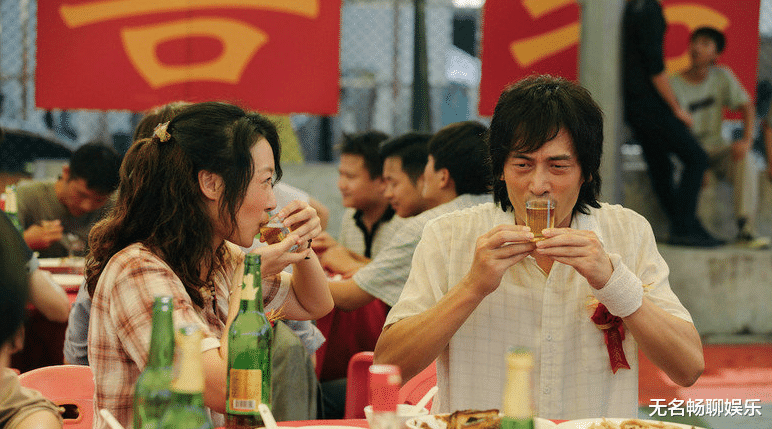 易烊千玺|刘德华、易烊千玺合唱《还是笨小孩》,这下易烊千玺在外面有排面了