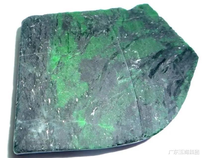 翡翠|同样产自缅甸矿区，这些玉石和翡翠有什么区别？