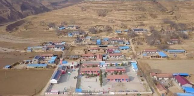 女孩 7岁女孩铁嘉欣，因纯真笑脸走红，网红公司开价100万求签约遭拒