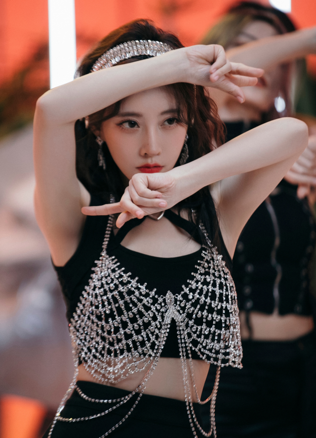 胡彦斌|冯提莫新歌MV火热来袭!旋律上头造型飒爽,热辣舞蹈话题度拉满