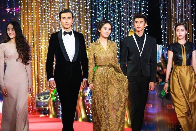 杨幂|杨幂公司再次出现“白眼狼”？刚火就解约，如今落得众人指责！