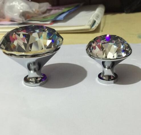 花320万在上海中环买44平房子，厨房和卫生间的隔断谁见过？