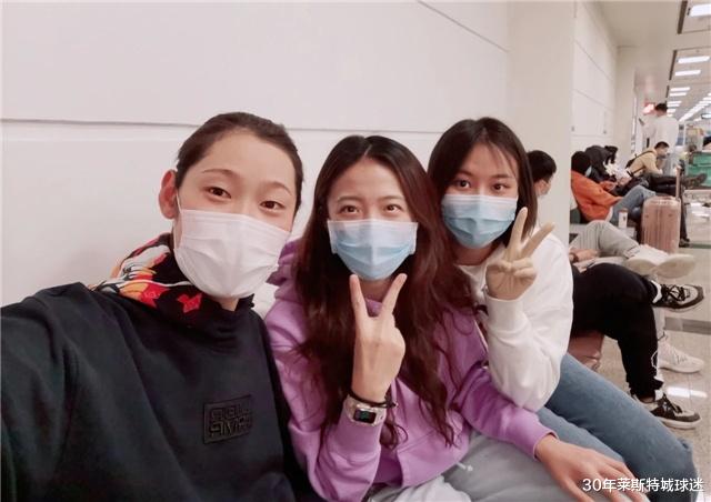 朱婷|朱婷率隊合影！六大主力精神飽滿，這才是真女排，郎平看到救星了