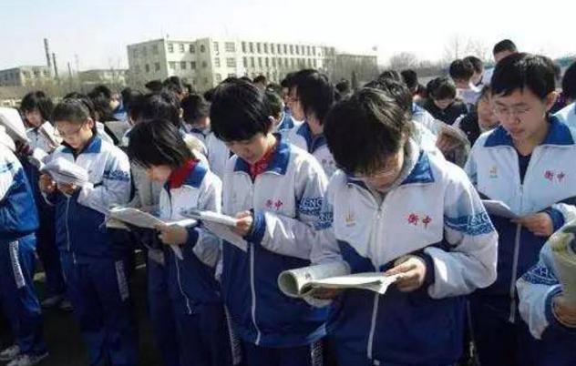 高考|2022浙江高考选考落幕，全省57.67万考生参加，同期增加了3万多人