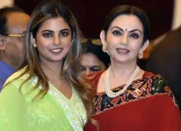 浙江省 “印度版老佛爷”：鼻子上挂着一栋房，丈夫省吃俭用拿845亿供她