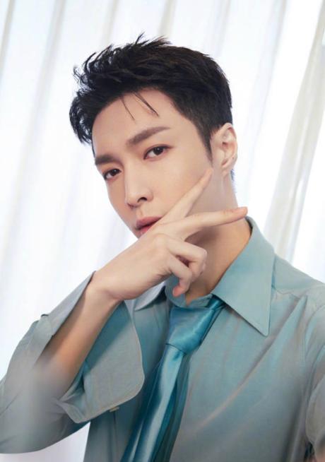 张艺兴|张艺兴内衣代言视频曝光，身材线条明显腋毛抢镜，网友直呼辣眼睛