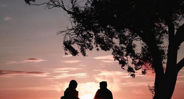 在单位里,勾心斗角却斗不过别人,3条原则共大家参考