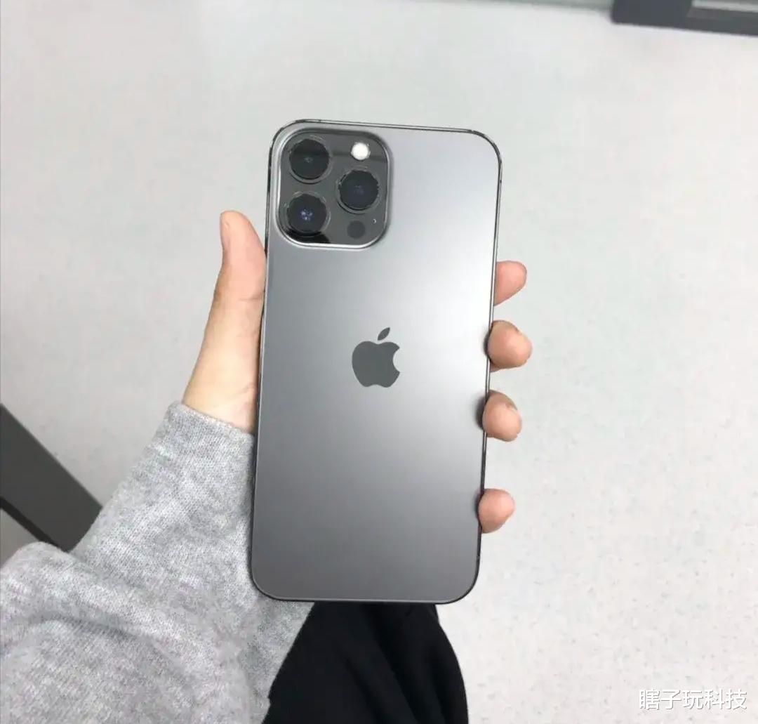 电影|iPhone13 Pro Max上手一天，一个能打的都没有