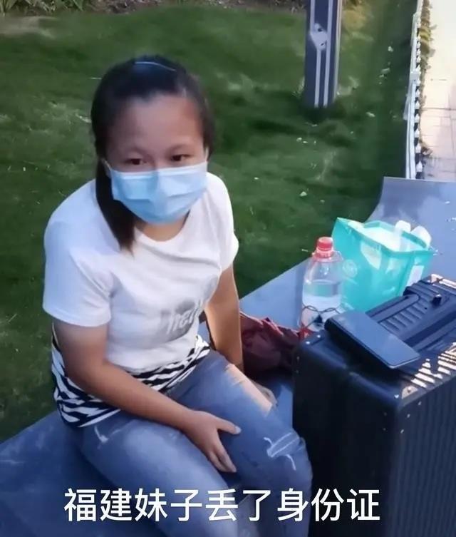 深圳市|深圳街头流浪女，出厂没几天就掉身份证，不能找工作，只能睡公园