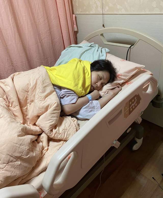 余苑绮|74岁台星节目中崩溃大哭，称患癌女儿不愿化疗，心疼爱女数次哽咽