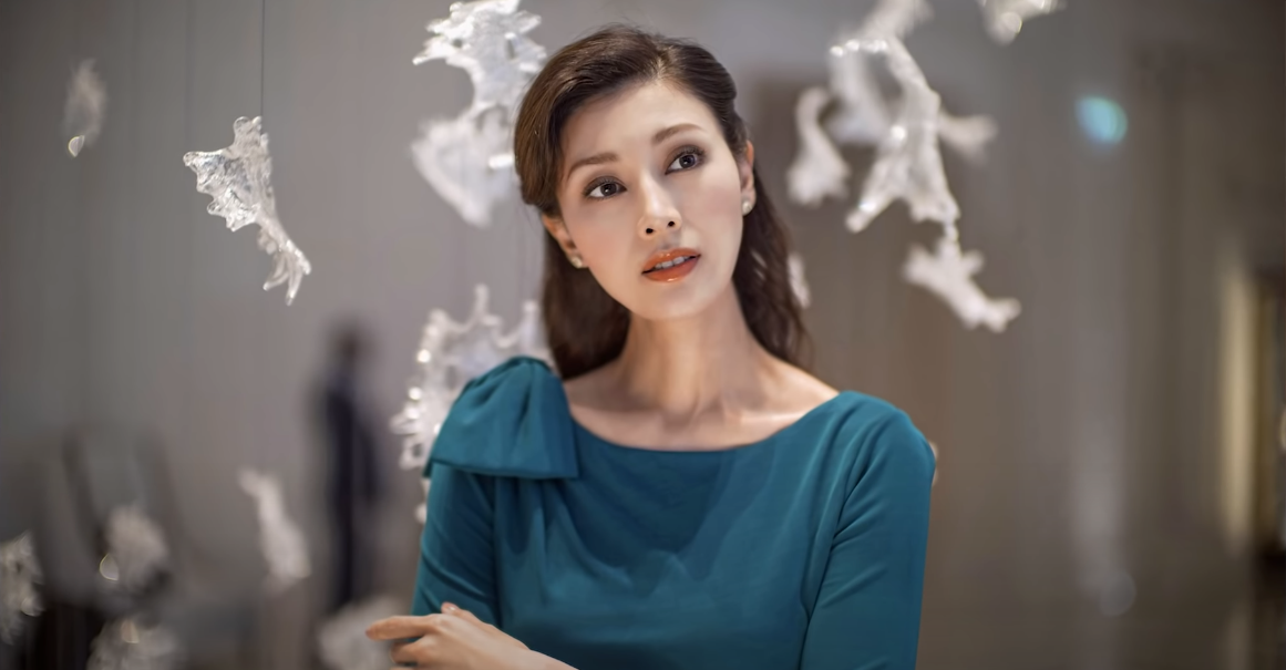 李嘉欣|藏不住了，李嘉诚和李嘉欣到底是什么关系？揭开真相。