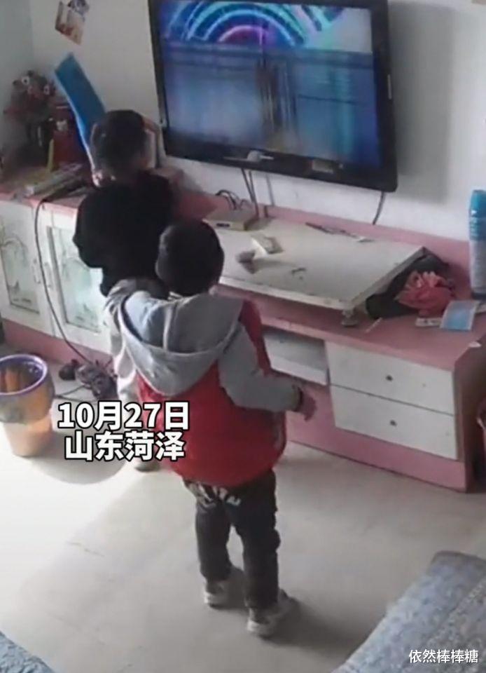 acgn漫评|熊孩子看动画片把电视砸了，电视机和奥特曼都说他们太无辜了