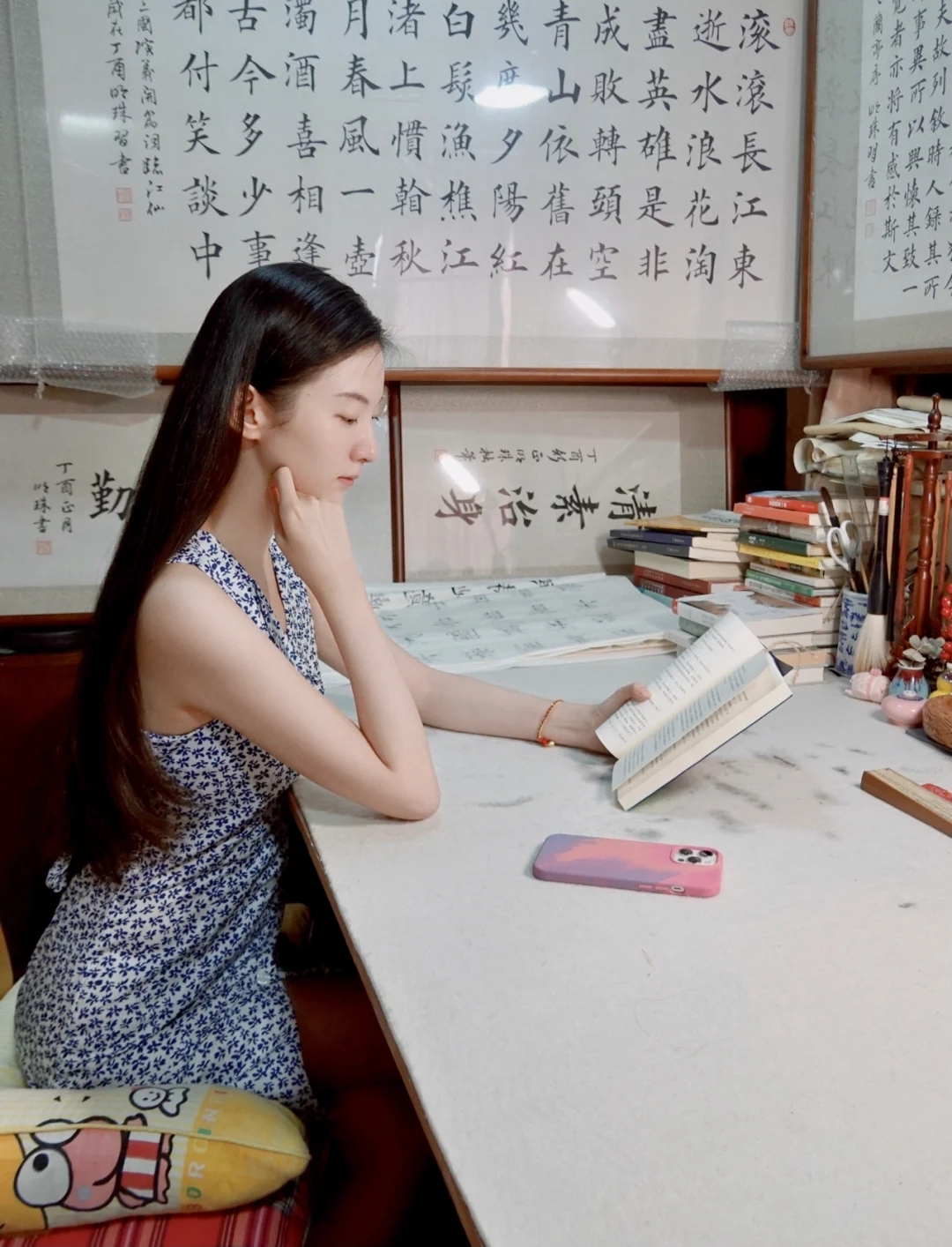 27君|家里穿舒适的花裙子，看看书！