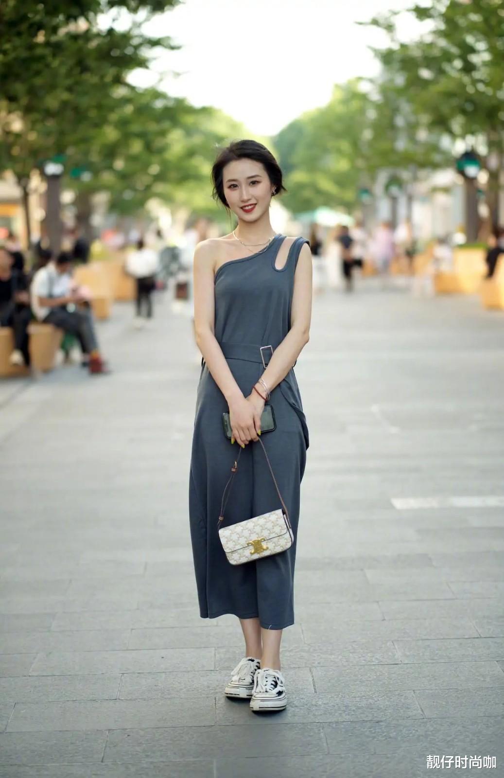 靓仔时尚咖|夏天必备连衣裙,小清新女生怎样穿才养眼?这3个方案时髦又可爱