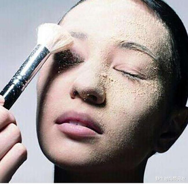 黑头 洗完脸别着急擦水乳，难怪黑头粉刺去不掉，皮肤比别人差