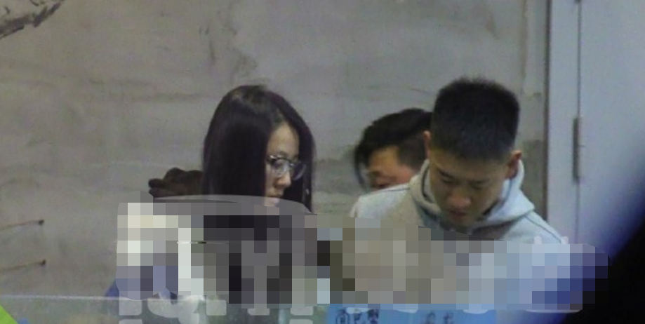 曹云金|C男星第N次被拍到风流史！强行拖拽女生上车，前妻遭孕期出轨