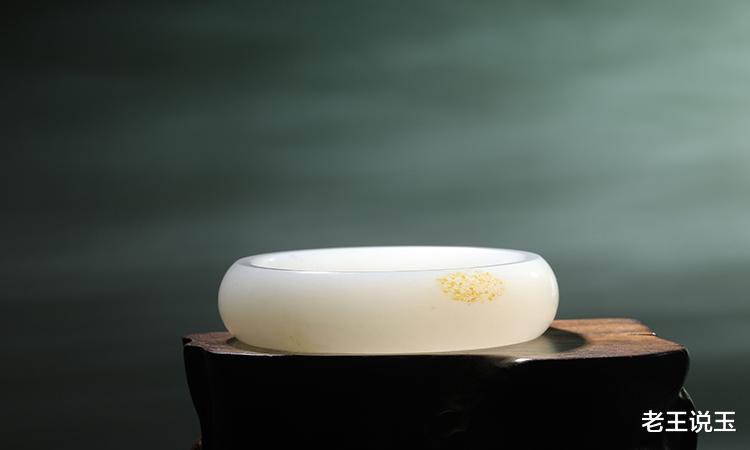 |母亲节来临之际，送一块美玉给母亲，是对母亲爱的回赠