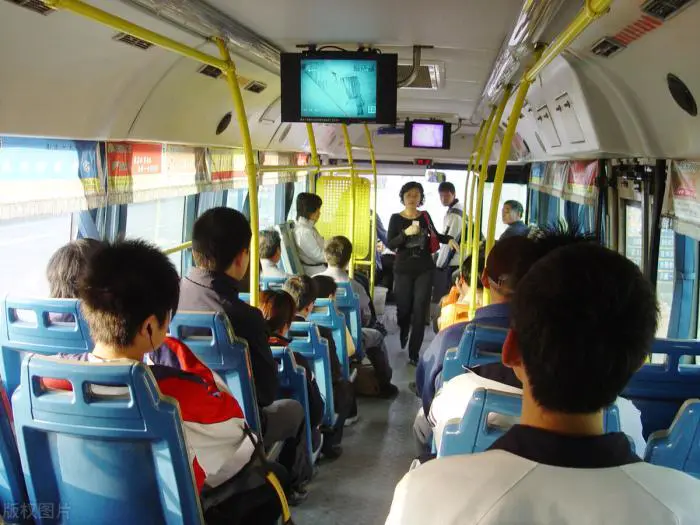 小鱼可可爱 福建三明一乘客突发癫痫,驾驶员出手相助!