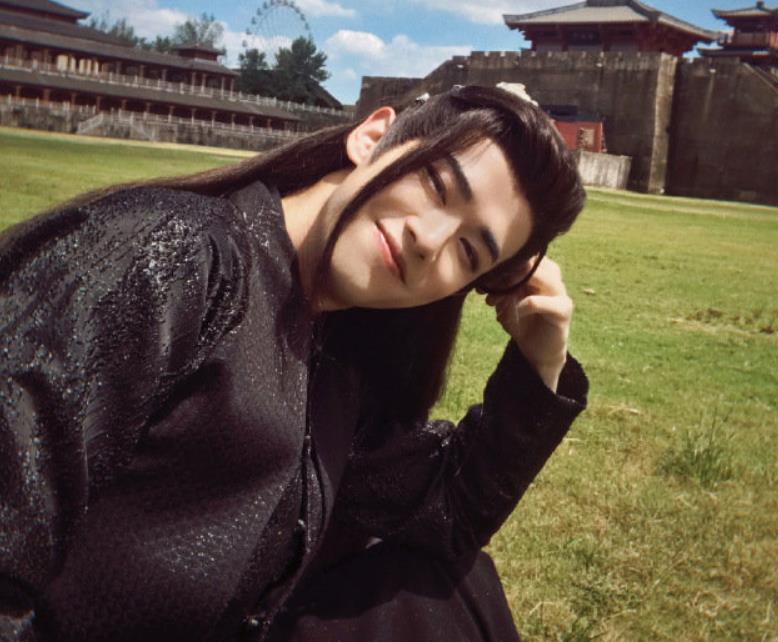 花匠小美|《花戎》美女扎堆，以为姜杉宋昕冉够美，不料“魏枝”古装好养眼