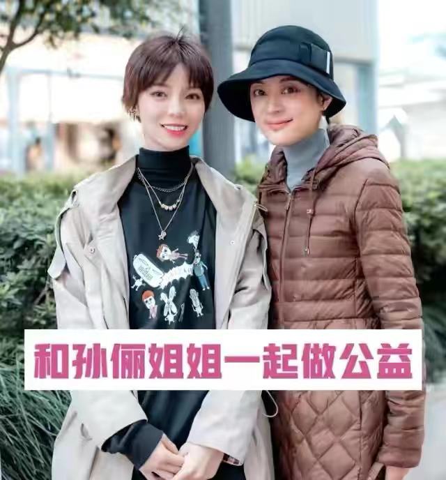 加菲猫说时尚 窦骁携女友深夜聚会！俩人憔悴不堪肤色蜡黄，何超莲黑眼圈更严重