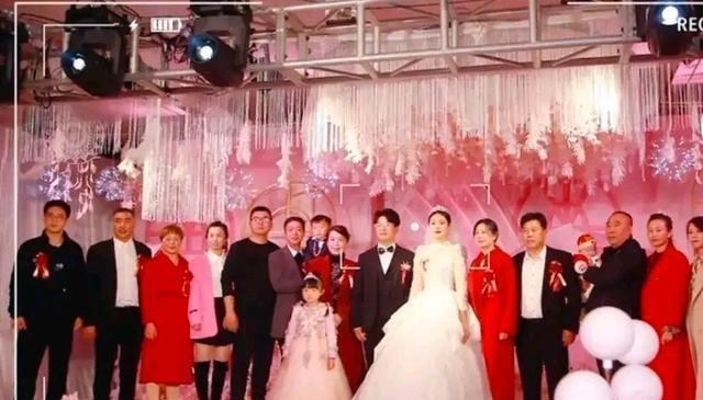 姚策|田静弟弟新婚之喜，引燃了谁们的悲情和晦气？