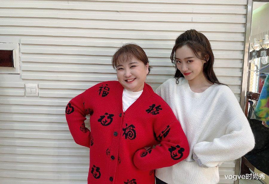 张小斐|《你好，李焕英》播出后，张小斐“影院照”被疯传，大长腿太吸睛