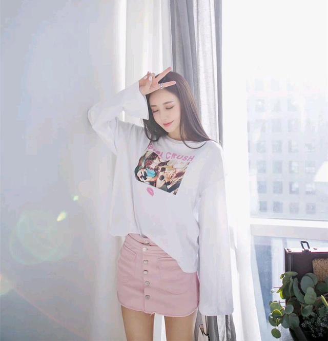 壹品穿搭|女神孙允珠高清时尚搭配：唇彩女孩嘻哈印花破洞长袖衫