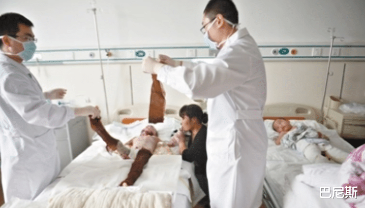 张淇|张艺兴吃槟榔吃出麻烦事！扫黑风暴被要求下架，喜羊羊悲剧重演？