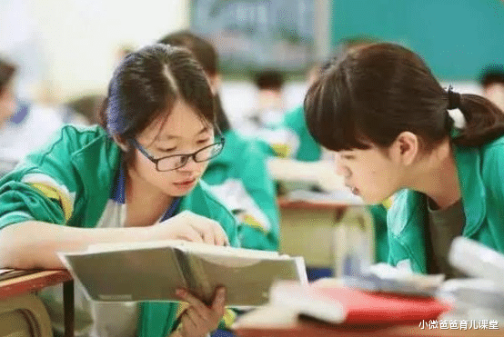 小微爸爸育儿课堂|考生高考查分500分委屈落泪，200分就能上大专，我这么努力有何用