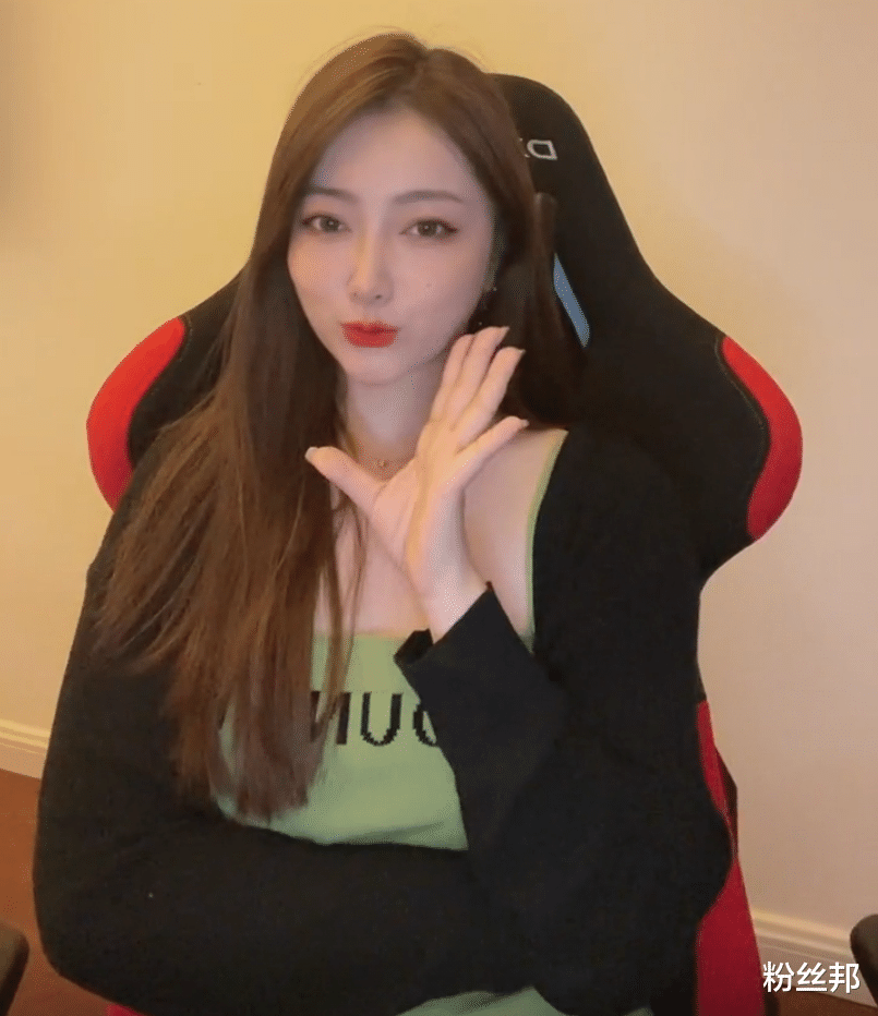 帝国时代4|“永封”主播钱小佳官宣签约,伐木累发文欢迎,网友猜测转行幕后