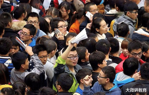 hr|大公司HR透露，这些毕业生面试时，不用看简历就可以直接淘汰了