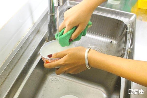 口腔溃疡|盘点洗碗的3个坏习惯,帮你“保住”饭碗,别把细菌吃进肚子里