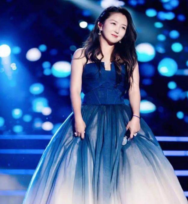 发型|35岁何洁瘦身成功，看到减肥后的样子，网友：不输清纯少女