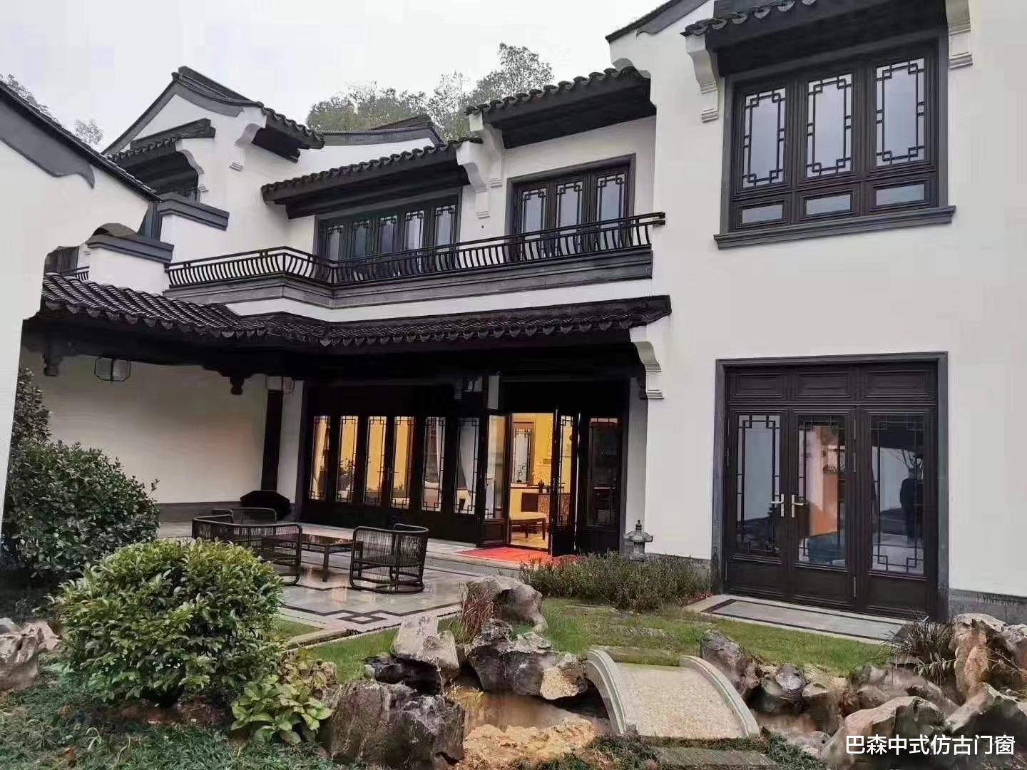 复古铝合金门窗为何要选择定制方法？