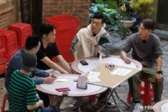 披哥|《披哥》17人成团名单被晾一边，两档团综已安排，大湾区哥哥成赢家