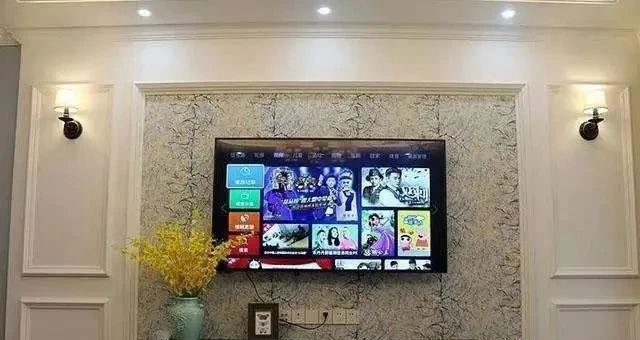 |客厅不要傻傻装电视墙了,如今聪明人都装这种代替,省钱又漂亮