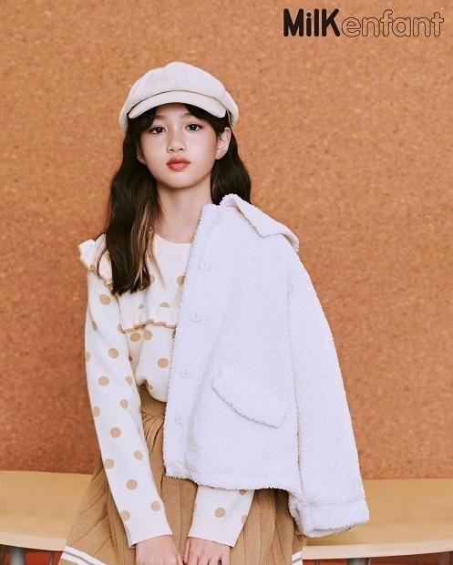 心悦雅萌|钟丽缇：小女长成大姑娘，11岁Cayla喜提杂志封面秒变“小美人”