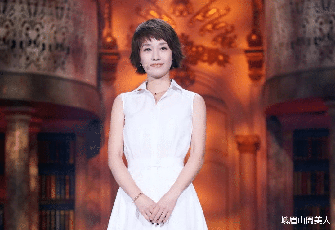 峨眉山周美人|五十岁女人穿裙子，要牢记“2穿2不穿”，优雅得体又减龄，真好看