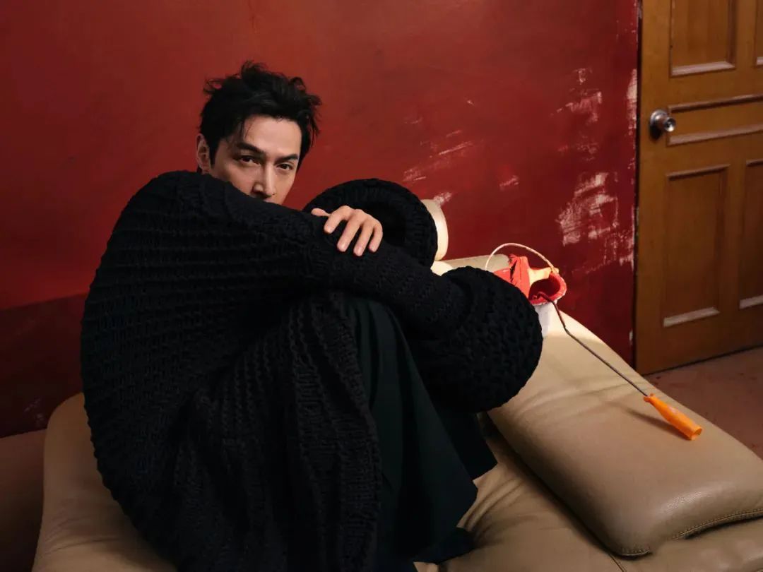 胡歌|39岁胡歌又上热搜！逃跑捡垃圾8年：做明星没劲儿透了！