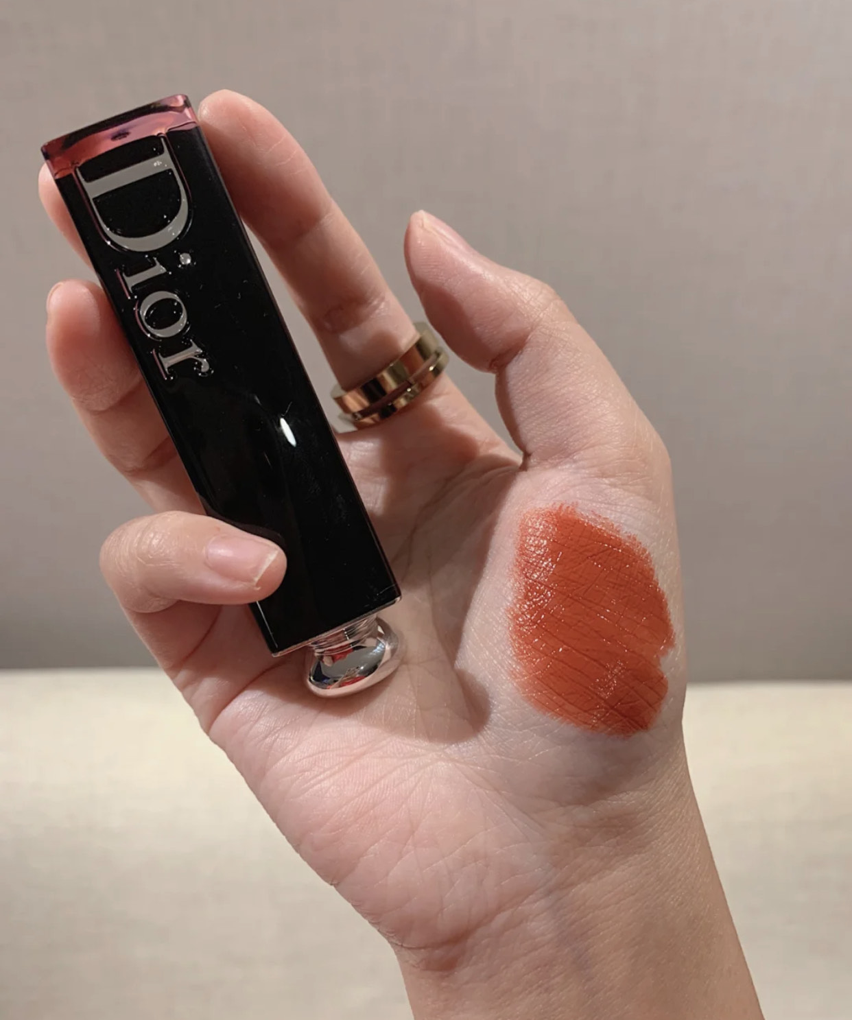 口红|YSL口红很火，为什么实际买的人不多？看完这4个缺点就懂了！