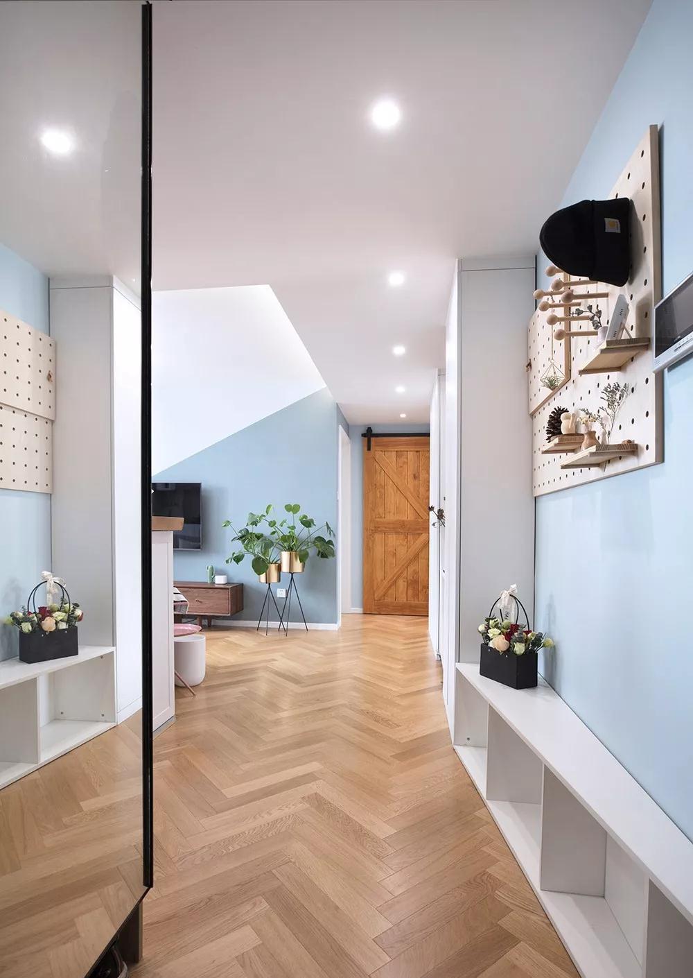 入户门两边都是墙，并且都不能拆，该怎样做鞋柜？