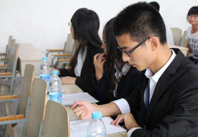 设计师|又一“铁饭碗”招聘了，月薪7500起步，3类学生更容易被录取