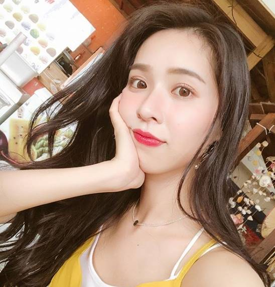 二胎|29岁宅男女神二胎得子！宝宝鼻梁高挺酒窝吸睛，9年爱情儿女双全