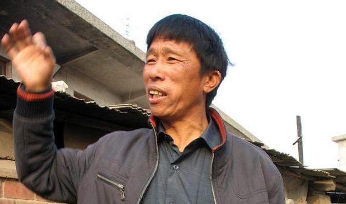 优美生态保卫者 父亲去世后，儿子将他遗体塑成金身，供奉在家无人愿来串门