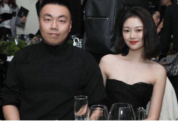 邓文迪|“心机名媛”晚晚，从大脸网红到京圈贵妇，手段堪比邓文迪