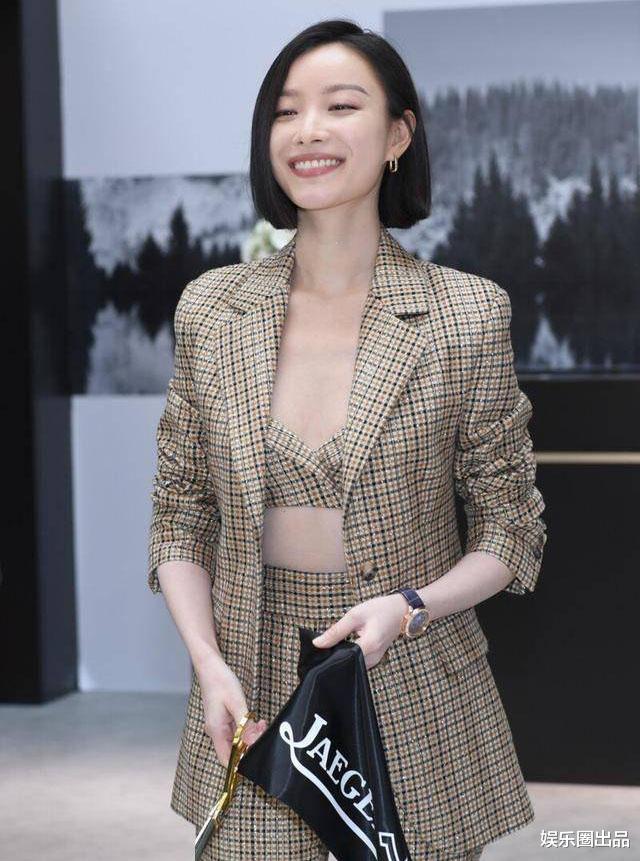 奇奇|倪妮才是真御姐，穿条纹西装搭配齐肩短发，依然女人味十足