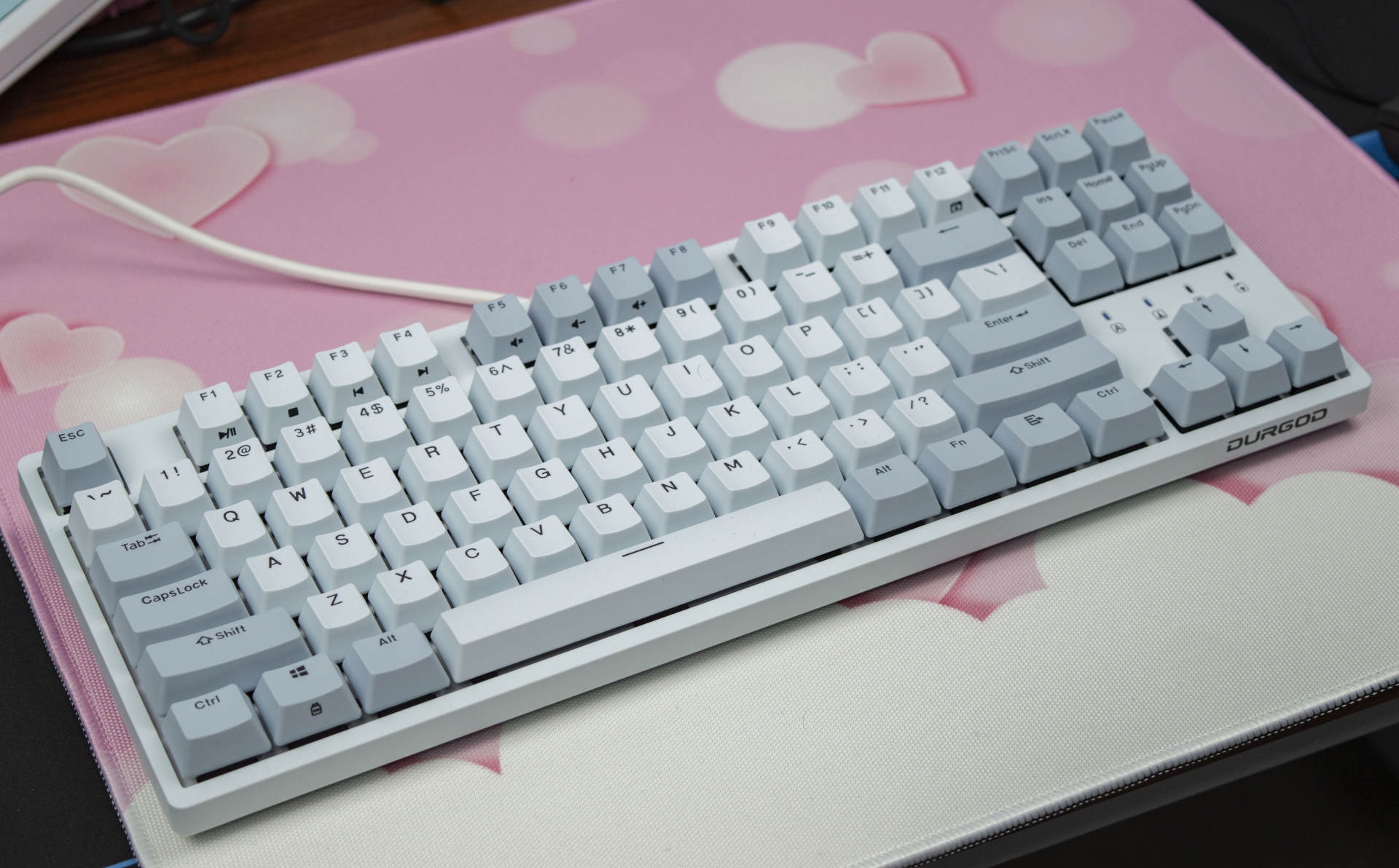 機械鍵盤|耐看百搭: 杜珈金牛座K320淺霧藍Cherry紅軸機械鍵盤開箱