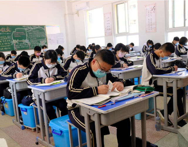 西红柿妈妈|衡中学霸张锡峰高考后真的拱到了心中的“白菜”：用实力破除争议