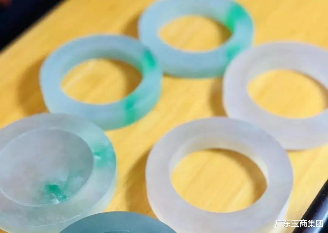 翡翠|五种翡翠私人定制方式，从毛料到成品全都有！